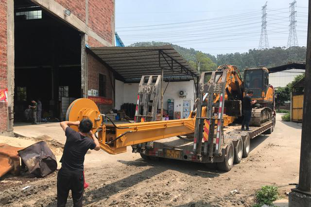 勾機(jī)伸縮臂廠家、挖機(jī)伸縮臂廠家